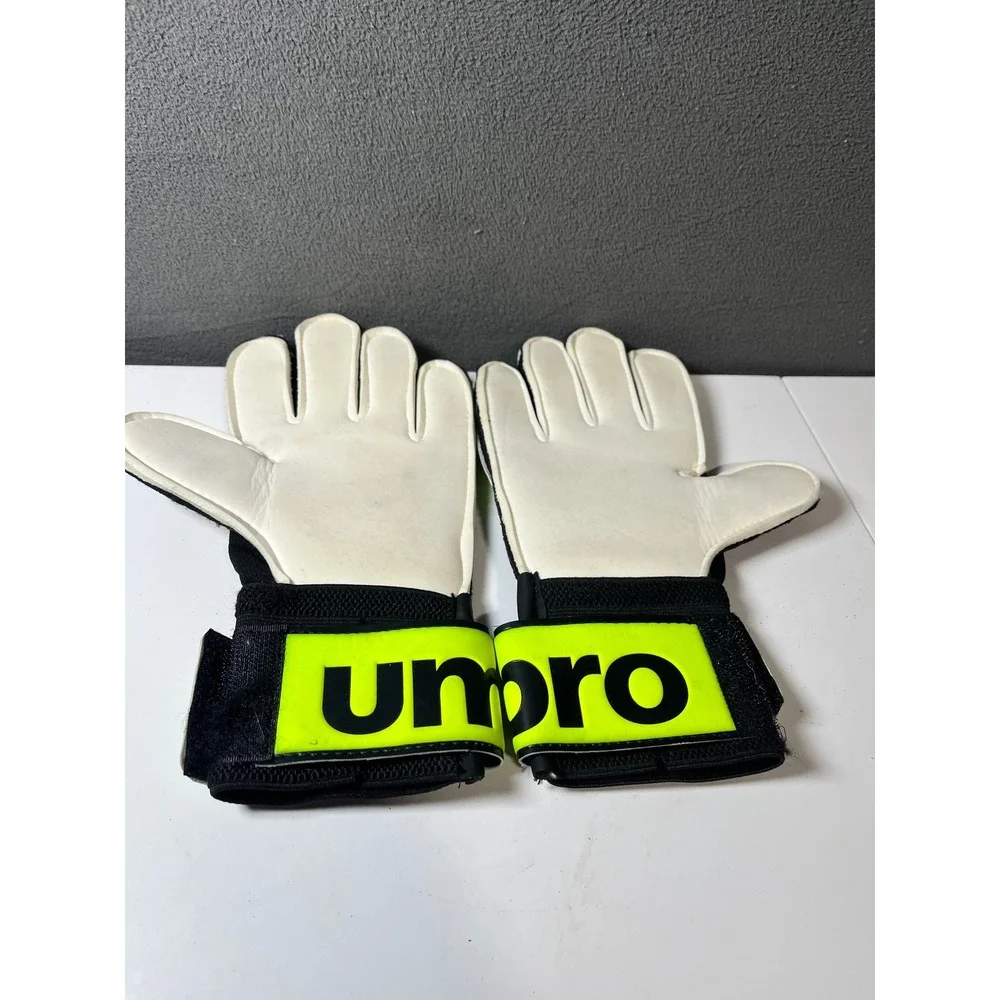Umbro Junior Soccer Goalie Gloves Neon Yellow Black Size Junior M2103GJ Kids